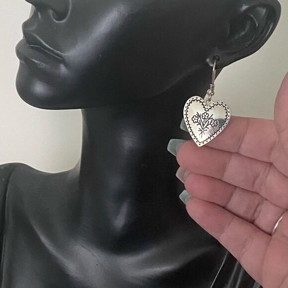 James Avery Retired Floral Embroidered Dangle Earrings - Picture 2 of 4